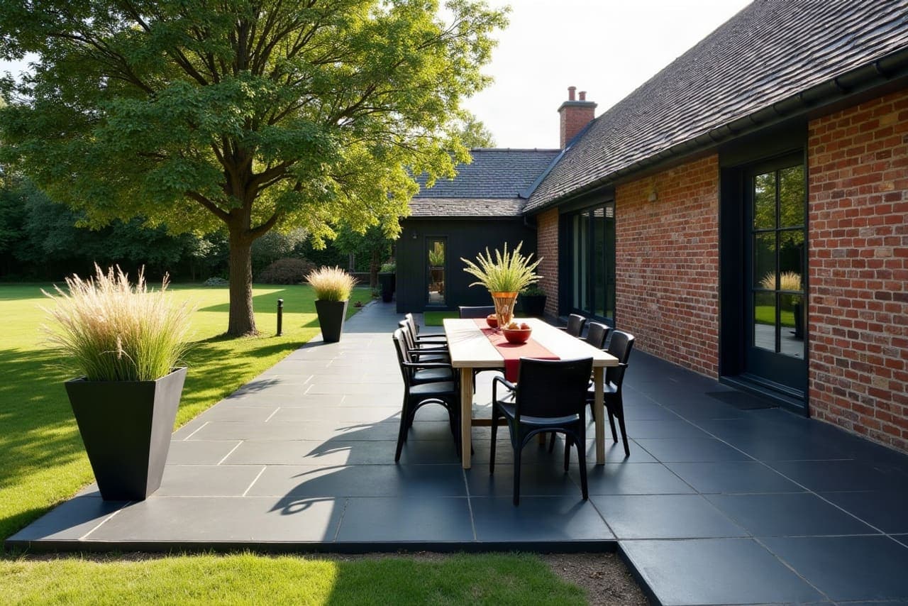 Terrasse carrelée d'une propriété rurale à Flines-lez-Raches